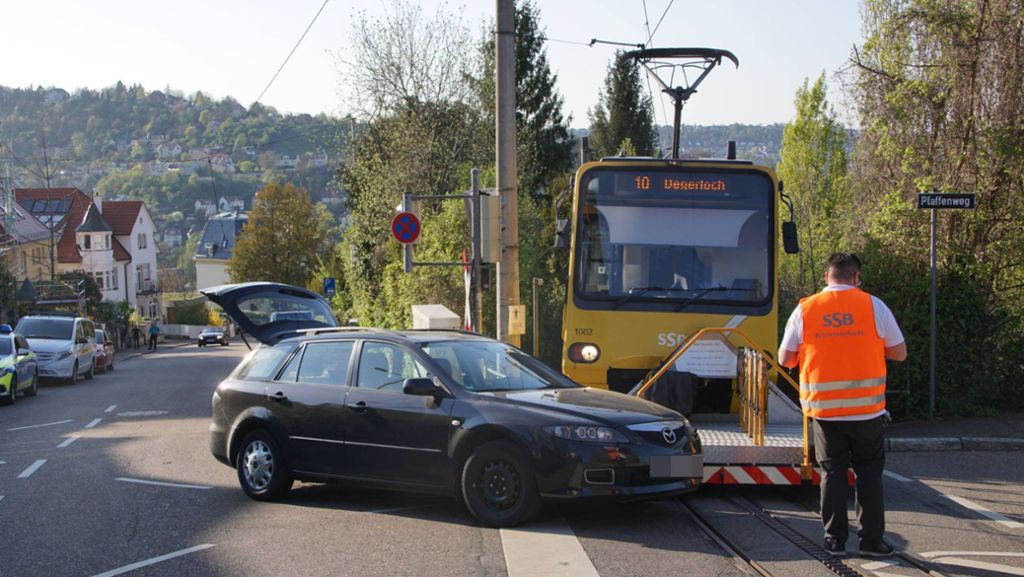 Unfall in Stuttgart-Süd: Zacke kollidiert mit Pkw – Bahn kaputt