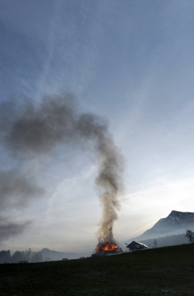 Am Rande des Biathlon-Weltcups in Ruhpolding hat es auf einem Bauernhof gebrannt.