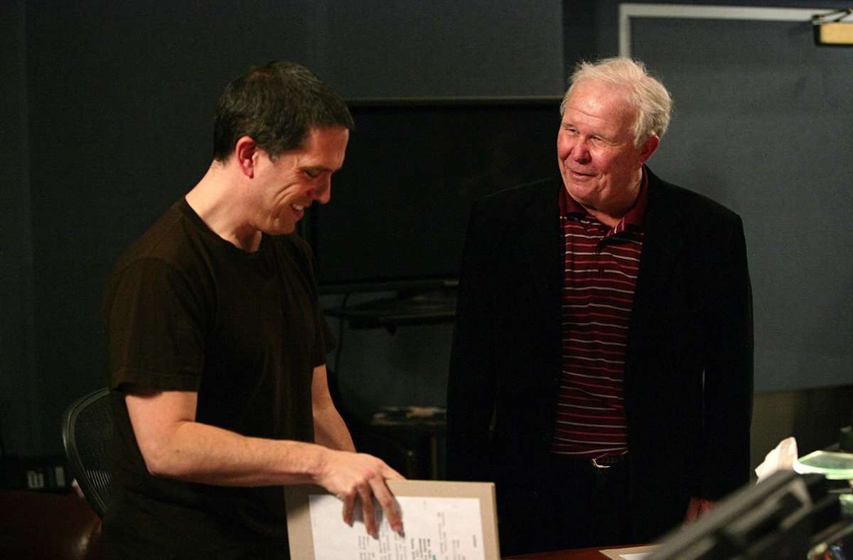Beatty 2010 mit dem Regisseur Lee Unkrich im Studio für die Tonaufnahmen zu „Toy Story 3“