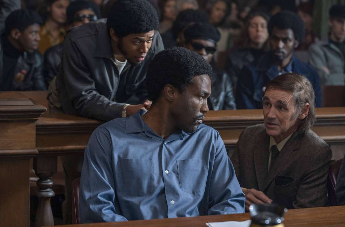 Kelvin Harrison Jr. als Fred Hampton, Yahya Abdul-Mateen II als Bobby Seale, Mark Rylance als Anwalt William Kunstler (von links)