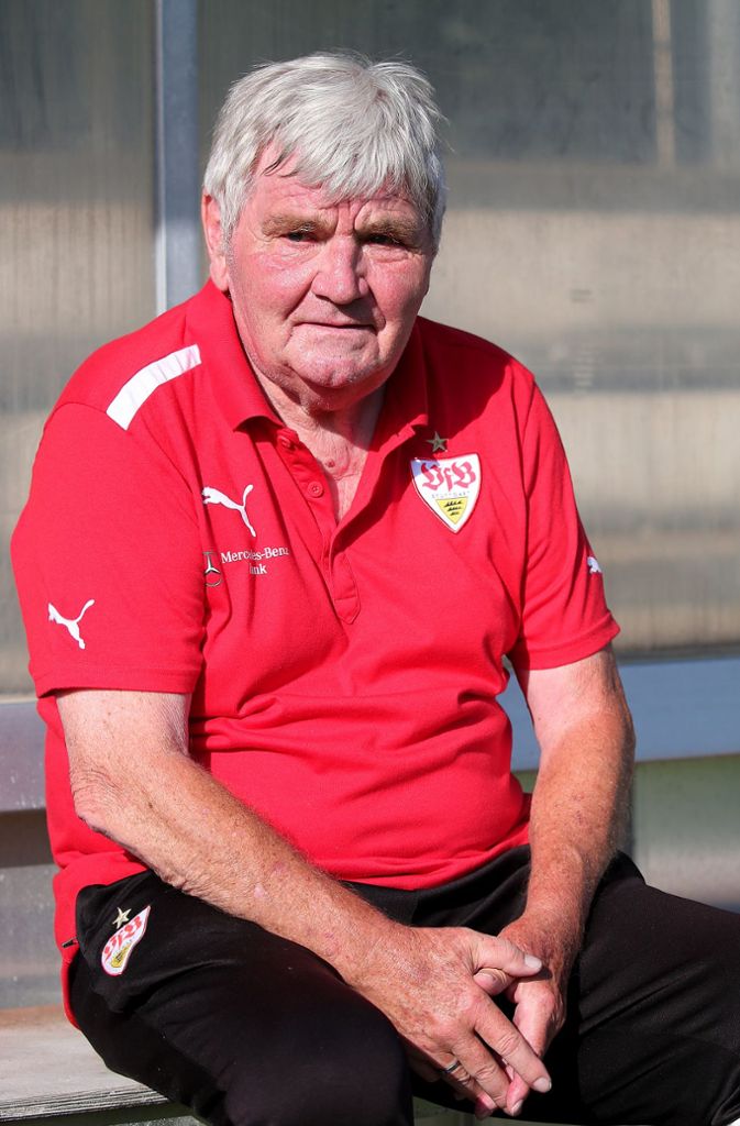 Jürgen Sundermann ist verheiratet, hat zwei Söhne und lebt in Leonberg. Der 78-Jährige ist dem VfB eng verbunden und als Gründer des FAZ (Fußball-Ausbildungs-Zentrum) als Nachwuchsförderer aktiv.