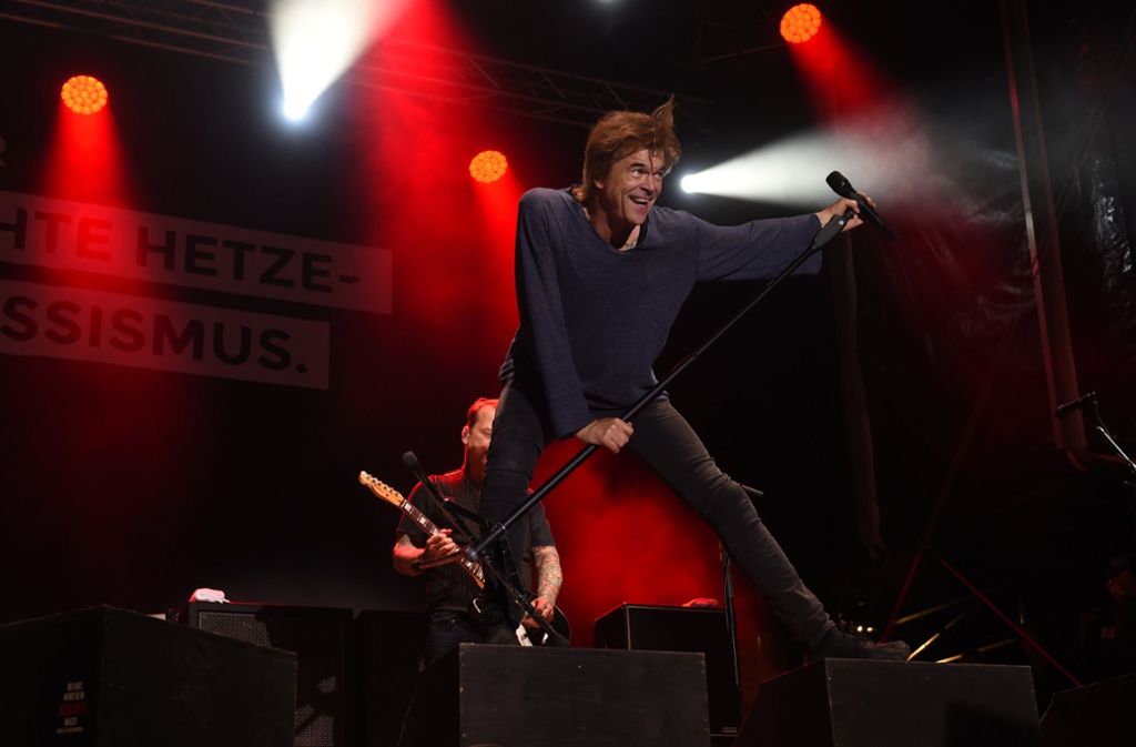 Bei dem Konzert unter dem Motto „#wirsindmehr“ spielten am Montagabend in Chemnitz Bands wie die Toten Hosen.