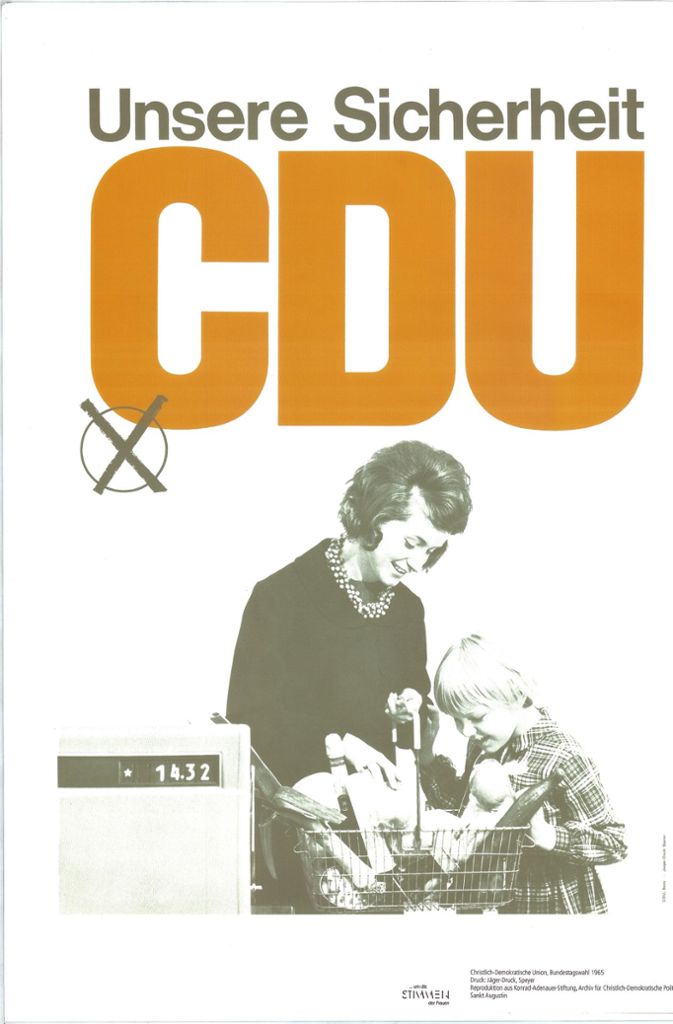 Hausfrau So stellt sich die CDU 1965 die Rolle der Frau vor: Sie kümmert sich mit dem Töchterchen um den Einkauf – und um den Haushalt.