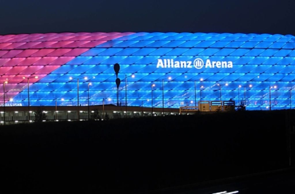 Eines seiner wichtigsten Projekte: der Bau der Allianz-Arena in München-Fröttmaning. Hoeneß lässt das Stadion in nicht einmal dreijähriger Bauzeit aus dem Boden stampfen. Die Eröffnung findet 2005 statt.