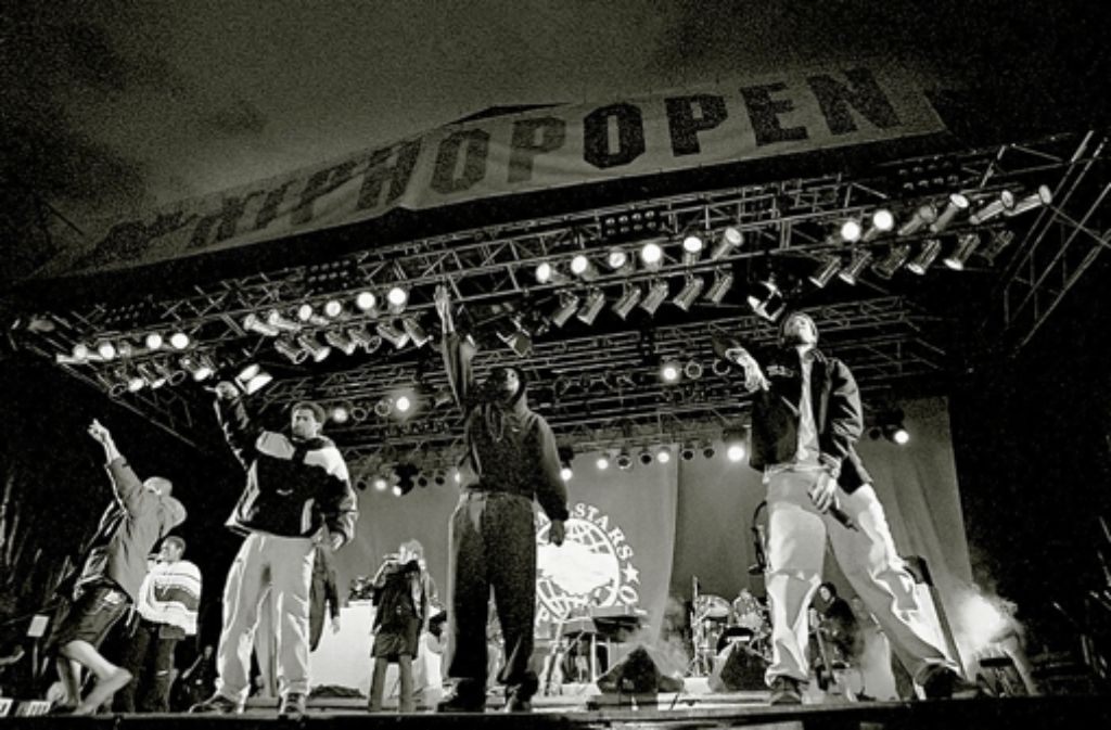 Lange her: die Freundeskreis-Allstars mit Max Herre (rechts) und Afrob (Zweiter von rechts) bei den Hip-Hop-Open vor zwölf Jahren.