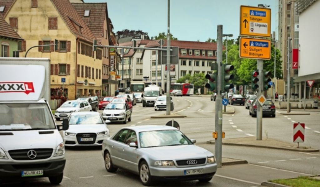 Täglich fahren rund 40 000 Autos über den Reinhold-Schick-Platz Foto: factum/Granville