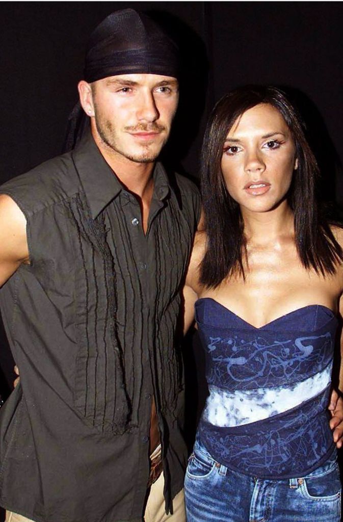 Durch David Beckham kam Mitte der 90er Jahre der Trend zu extravagantem Aussehen auch bei Sportlern so richtig in Gang. Der Star von Manchester United schmückte sich nicht nur regelmäßig mit neuen Frisuren, sondern auch mit seiner heutigen Ehefrau und Ex-Spice-Girl Victoria.