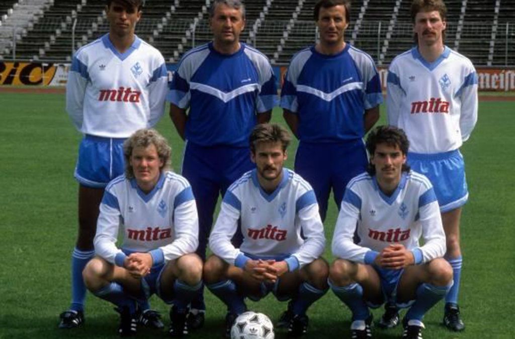 Als Neuer bei Waldhof 1988: Damir Buric, Trainer Felix Latzke, Co-Trainer Günter Sebert, Dirk Kurtenbach (hinten von links). Uwe Freiler, Uwe Meyer, Lutz Siebrecht (vorne von links).