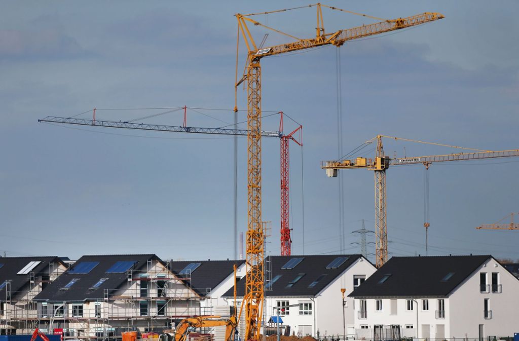Schaffung von Wohnraum: Eine halbe Milliarde Euro fließen 2018 und 2019 in ein Förderprogramm zur Schaffung bezahlbarer Wohnungen. Grün-Schwarz will die Landesbauordnung ändern, um Hindernisse zu beseitigen - wie, darüber diskutieren Grüne und CDU noch.