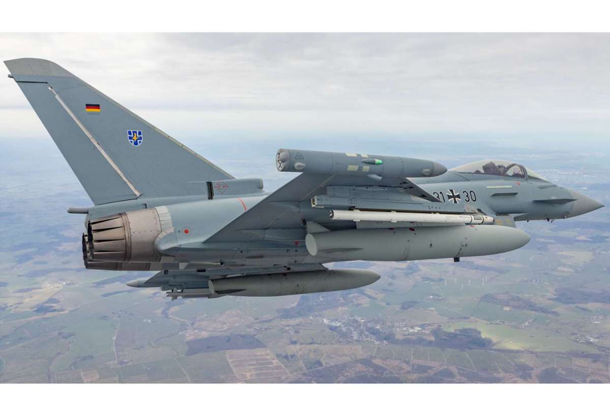Ein Eurofighter vom Taktischen Luftwaffengeschwader 73 „Steinhoff“ in Laage während eines Überführungsfluges.