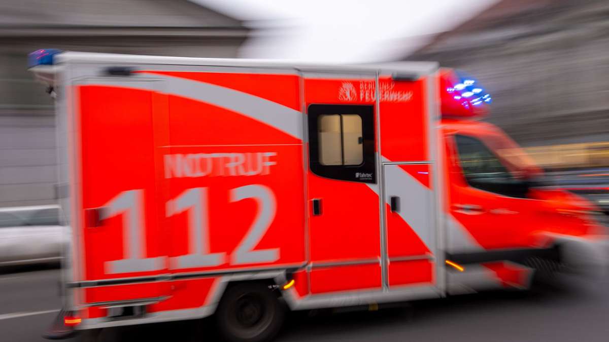 Heidenheim an der Brenz: Arbeiter klemmt sich Bein ein und wird schwer verletzt