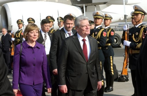 Bundespräsident Joachim Gauck und seine Lebensgefährtin Daniela Schadt treffen in China ein Foto: dpa