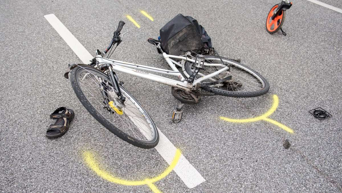 Parkplatz in Deizisau: Radfahrer beim Abbiegen verletzt