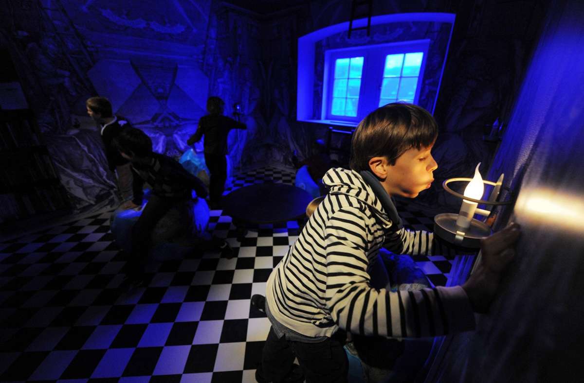 Die erste Ausstellung im Kindermuseum Junges Schloss, „Geheimnisvolle Wunderkammer – Schatzsuche im Jungen Schloss“, sahen von Oktober 2010 bis April 2012 fast 95 000 Besucher.