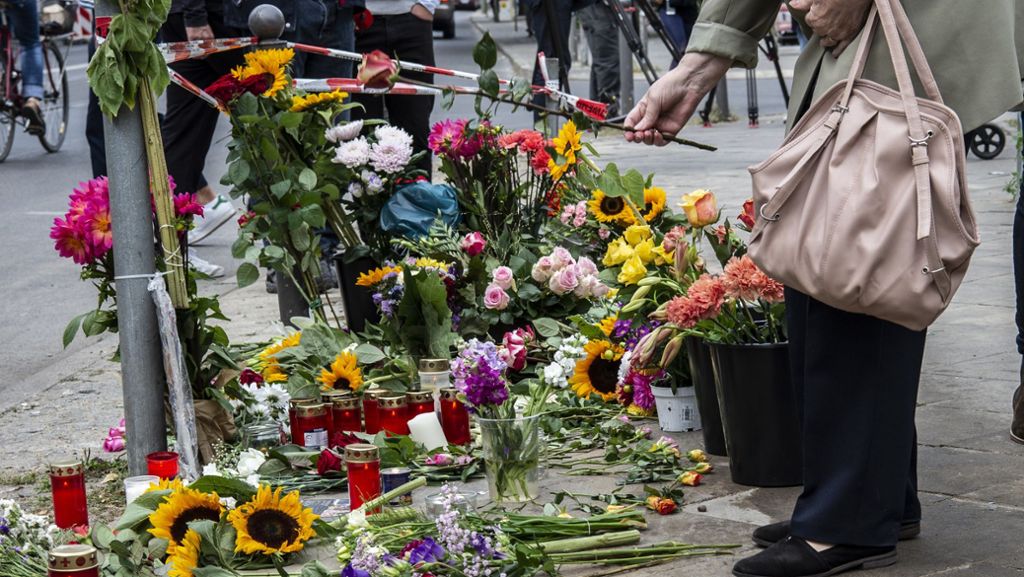 Berlin-Mitte: Mahnwache an Unfallort – Anwohner legen Blumen nieder