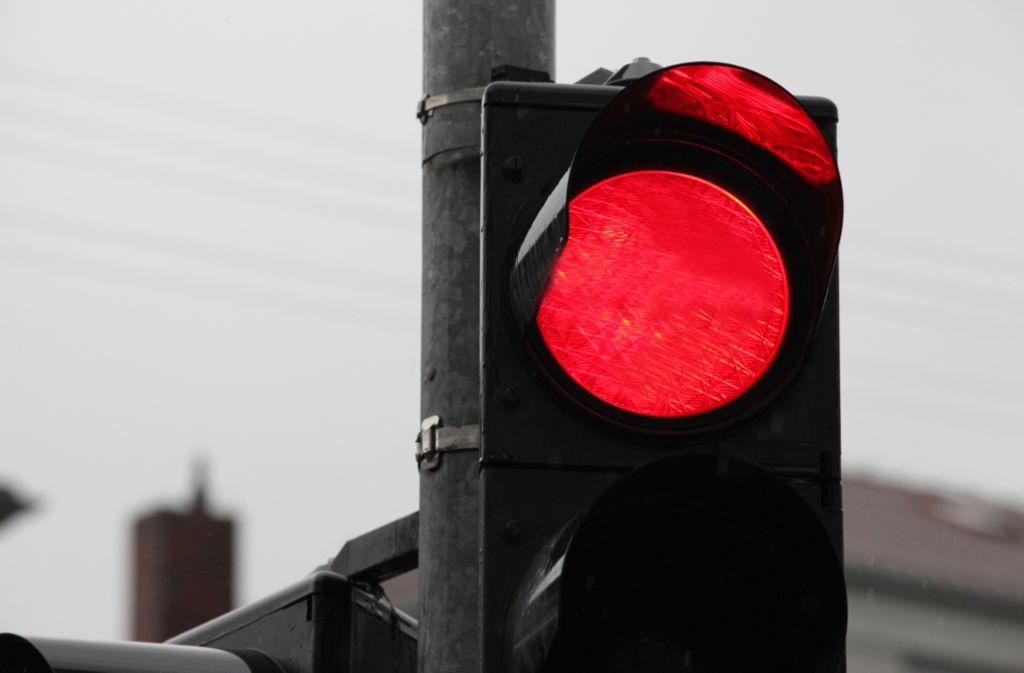 Zahlreiche Autofahrer haben das Rotlicht ignoriert. Foto: Archiv