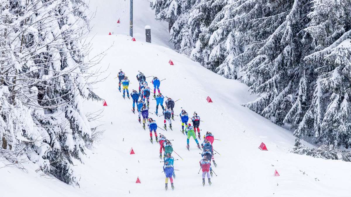  Das Coronavirus macht auch vor dem Biathlon-Weltcup in Oberhof nicht Halt: Drei slowenische Biathleten mussten sich in Quarantäne geben. Das sind nicht die ersten Fälle. 