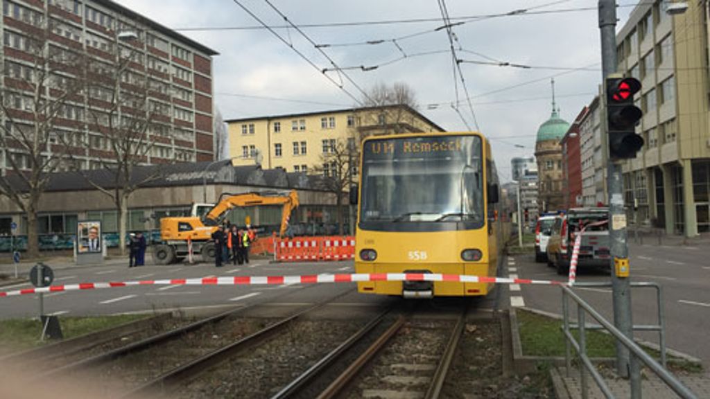 Stadtbahn in Stuttgart-Mitte: Lkw reißt Oberleitung ab