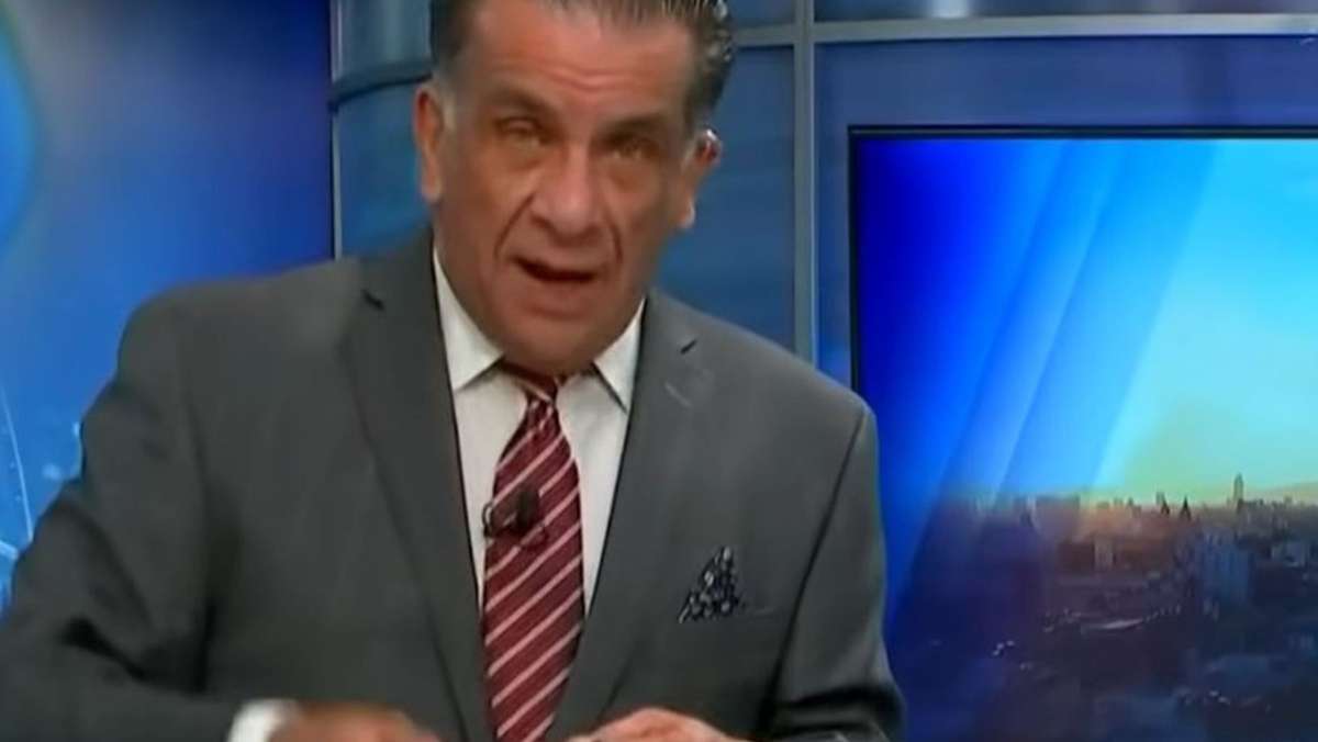  Ein mexikanischer TV-Moderator rastet beim Thema Corona vor der Kamera aus – und beleidigt Impfgegner und Maskenverweigerer. So erklärt er seinen Ausraster. 