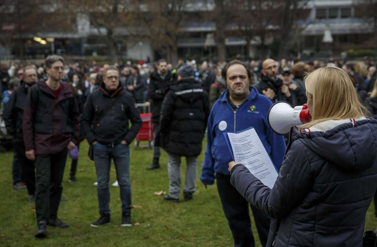 Mehrere Hunderte Teilnehmer hatte der Schweigemarsch für die Grundrechte in Stuttgart.