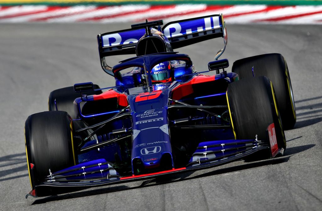 Toro Rosso hat sich auch nicht auf Bestzeiten konzentriert. Teamchef Franz Tost ist optimistisch: „Wir bekommen von Red Bull das komplette Hydrauliksystem, das Getriebe, die Hinterradaufhängung und Teile der Vorderradaufhängung – und das hilft uns enorm.“