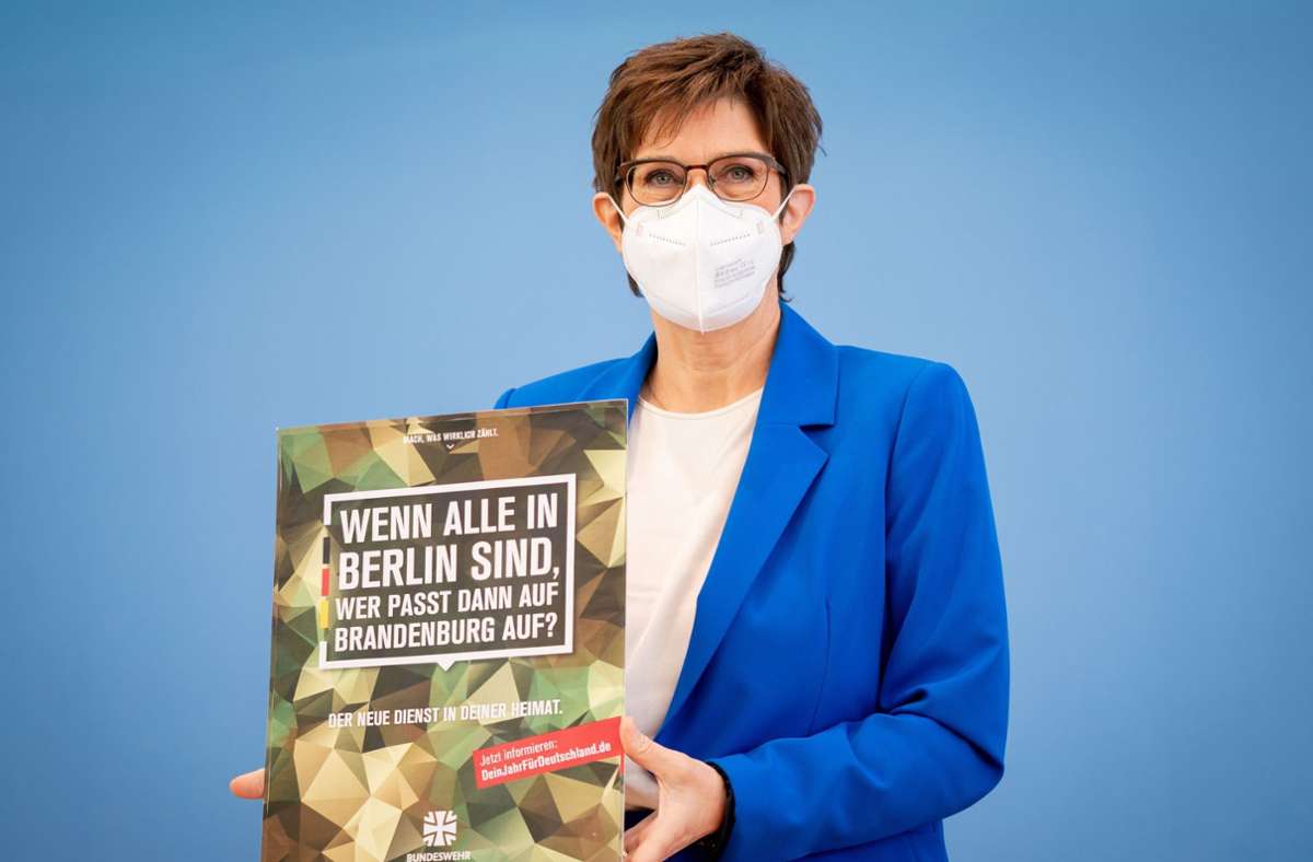 Verteidigungsministerin Annegret Kramp-Karrenbauer hat einen neuen Freiwilligendienst Heimatschutz ins Leben gerufen. Foto: dpa/Kay Nietfeld