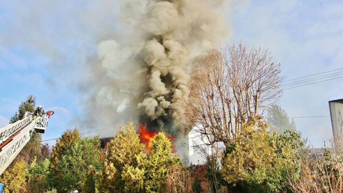 Winnenden im Rems-Murr-Kreis: Wohnhaus nach Brand einsturzgefährdet