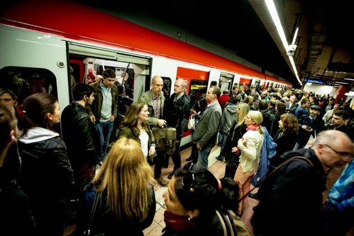 Bei der S-Bahn, dem  Rückgrat des Nahverkehrs,  häufen sich seit vielen Monaten   Pannen und Verspätungen. Foto: Lichtgut/Leif Piechowski