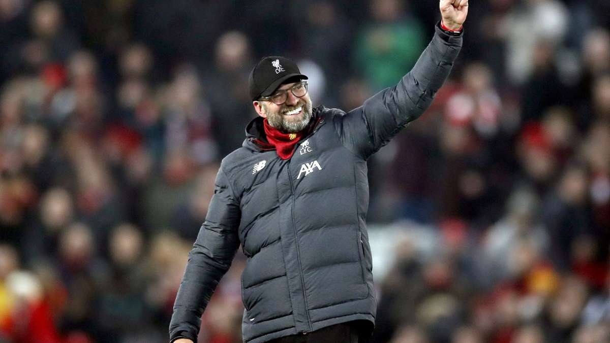  Jürgen Klopp kann einfach nichts falsch machen. Nach dem Gewinn der Meisterschaft mit dem FC Liverpool wird der beliebte Trainer von seinen Gefühlen übermannt und bricht in einem Interview in Tränen aus. Das Video wird im Internet zum Hit und rührt die Fans. 