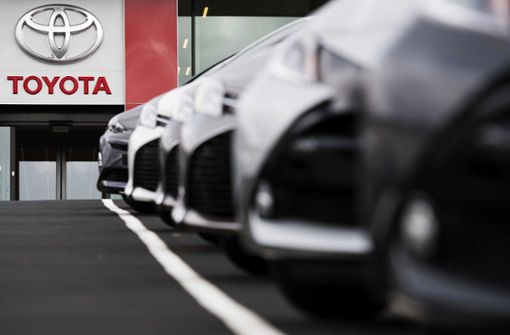 Der Branchenprimus und VW-Erzrivale Toyota muss wegen der Corona-Pandemie hohe Gewinneinbußen hinnehmen. Foto: dpa/Marten Van Dijl