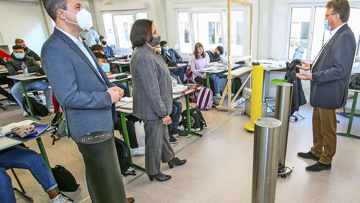 Unverhoffte Hilfe für Esslinger Zollberg-Realschule: Viren-Killer für das Klassenzimmer