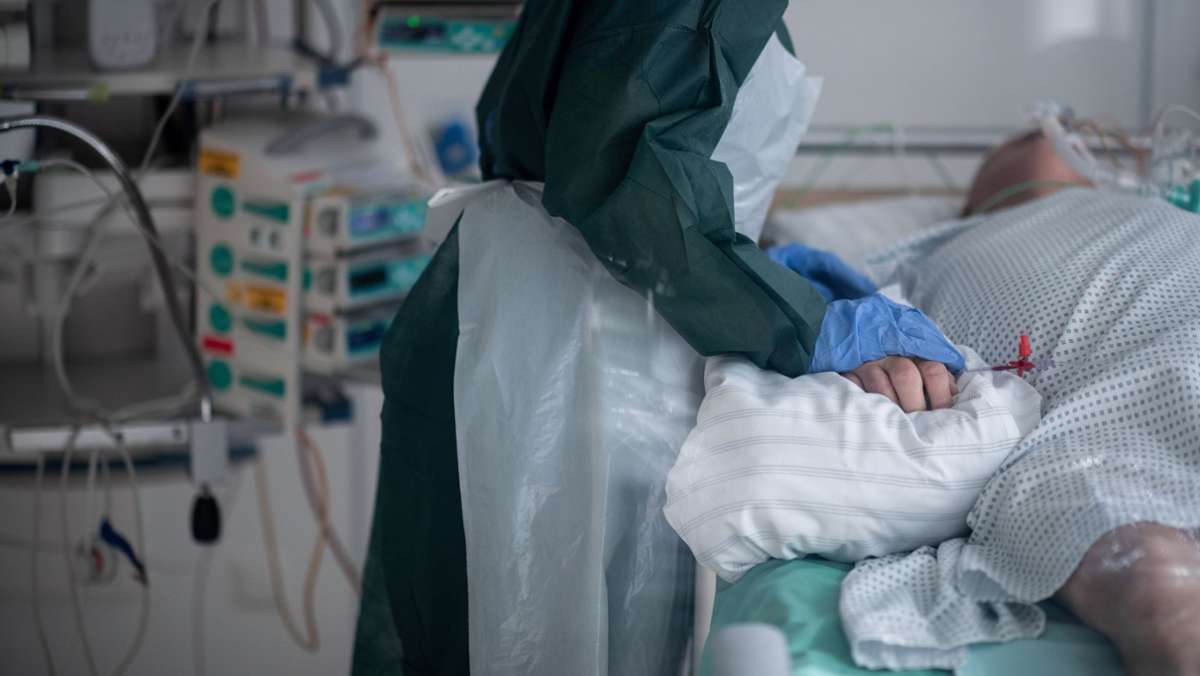  Die Zahl der Covid-Patienten auf den Intensivstationen im Südwesten geht zurück. Dennoch ist die Situation für Mitarbeiter der Krankenhäuser weiterhin belastend. 
