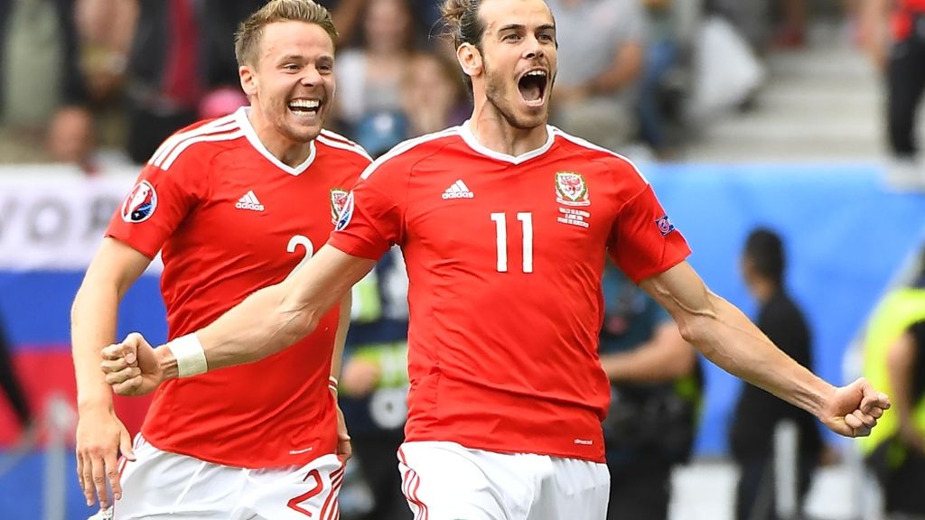 Fußball-EM: Wie Gareth Bale einem Fan die Nase bricht