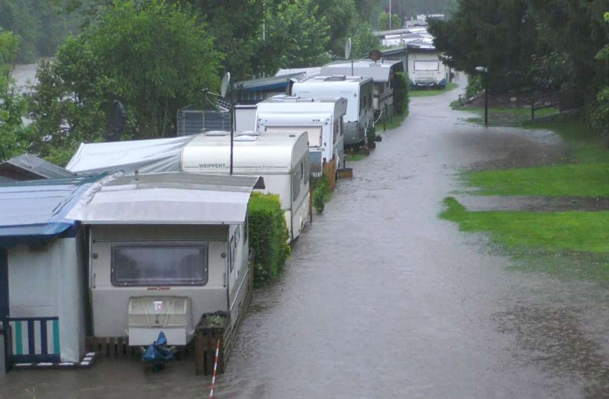 Auch ein Campingplatz steht in Solingen unter Wasser.