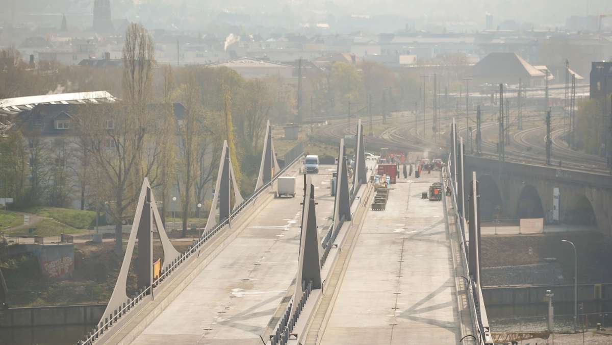 Stuttgart-21-Video: Drohnenflug über die neue Neckarbrücke