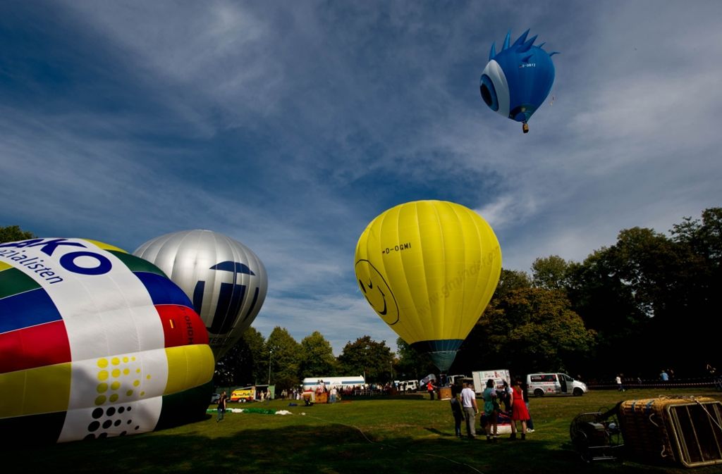 Das lange Wochenende bietet sich natürlich für einen Besuch auf dem Wasen an. Ein echter Höhepunkt dabei ist die Ballonwettfahrt am 1. Oktober. Neben bis zu 15 Heißluftballonen starten auch einige Gasballone in den Himmel über dem Volksfest. Die Wettfahrt beginnt voraussichtlich gegen 15.30 Uhr.