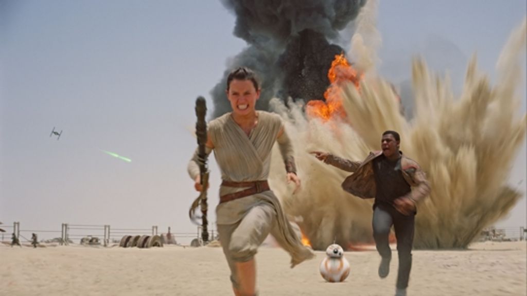  Wo ist Luke Skywalker abgeblieben? Das fragen sich die Fans der Star-Wars-Reihe bereits seit dem neu erschienenen Filmplakat. Jetzt fehlt der Held auch im neuen Trailer. Zumindest in voller Größe. Hier gibt es den Trailer. 