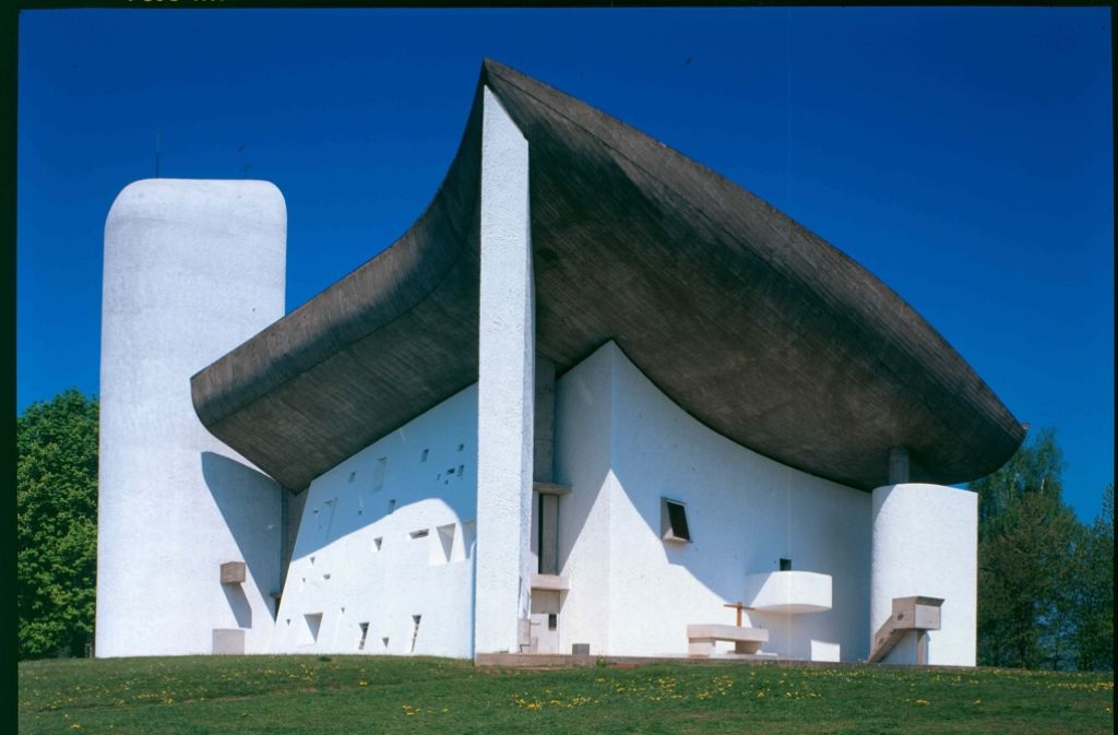 Die Kapelle Notre Dame du Haut von Ronchamp in Frankreich geht ebenfalls auf Le Corbusiers Konto.