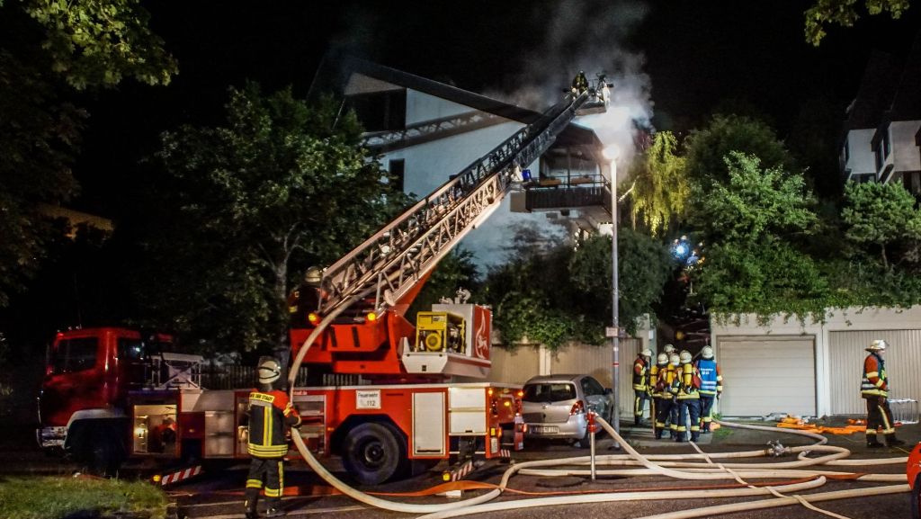 Weil der Stadt: Mehrfamilienhaus steht in Flammen