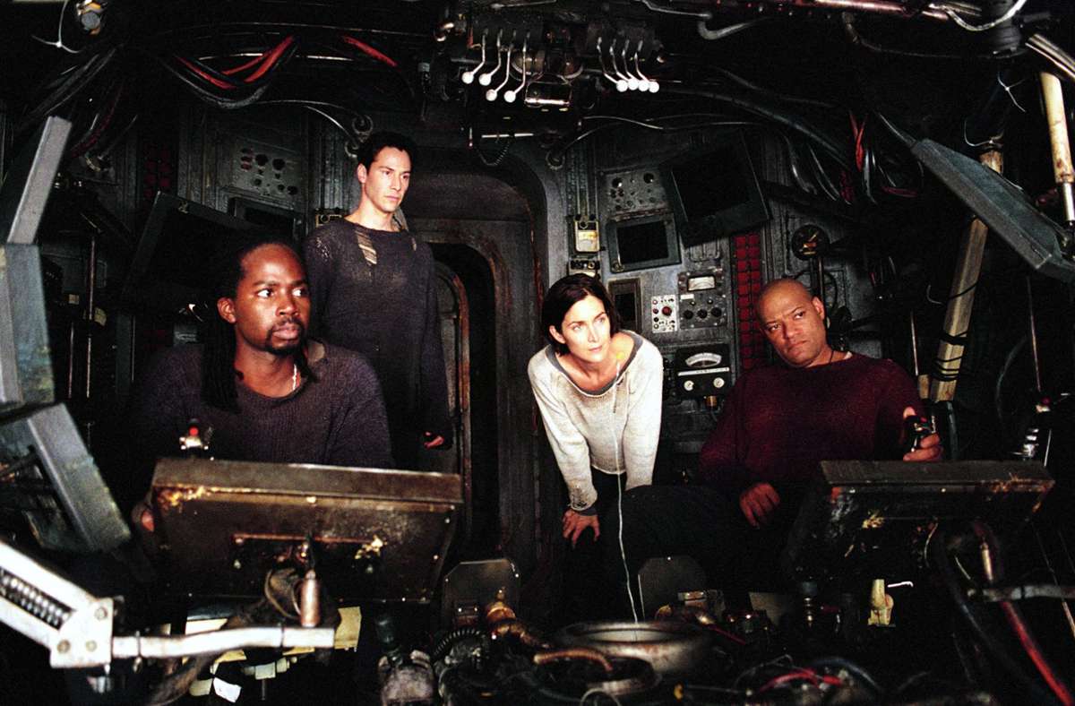 Harold Perrineau als Link, Keanu Reeves als Neo, Carrie-Anne Moss als Trinity und Laurence Fishburne als Morpheus in „The Matrix Reloaded“ (2003)