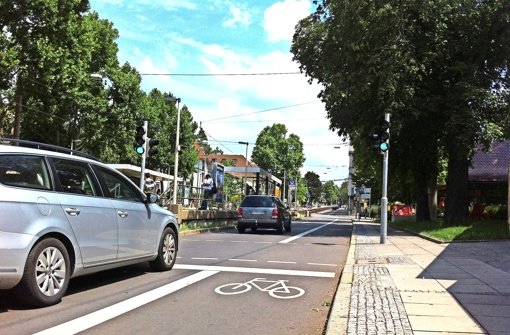 Noch wird der neue Radweg nicht allzu stark frequentiert: zwischen 400 und 500 Fahrradfahrer werden an der Waiblinger Straße täglich gesehen. Foto: Annina Baur