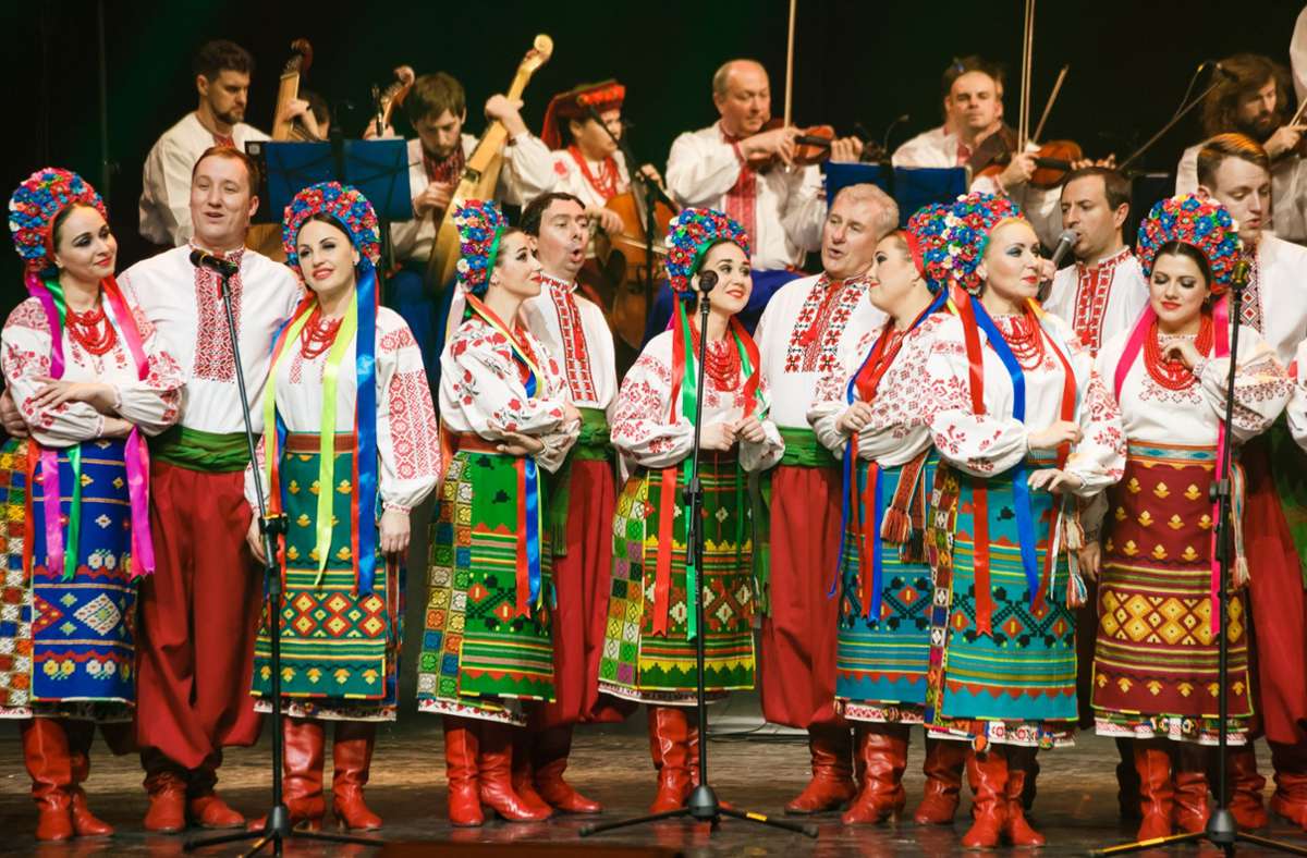 Ukrainische Volksmusik und Volkstänze bringt der Veryovka-Chor auf die Bühne.