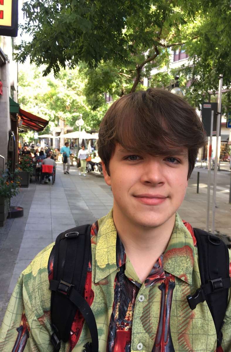 Jonathan R. ist 16 Jahre alt und Schüler, außerdem engagiert er sich bei den Jungen Liberalen. Hat unter der Coronapolitik gelitten. Findet die Digitalisierung ab Schulen unterirdisch, er hofft, dass die FDP das ändert.