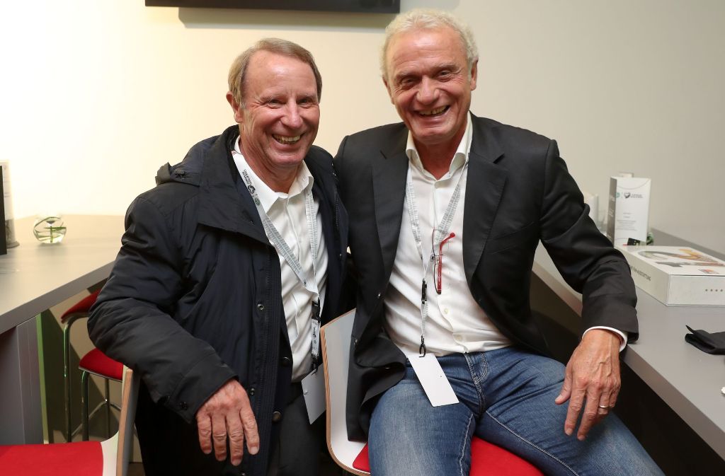 Die beiden Legenden Berti Vogts (links) und Hans-Peter Biegel haben sichtlich Spaß auf dem „Club Former National Players“ Meeting in Kaiserslautern.