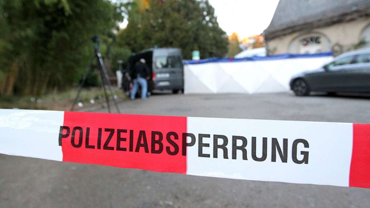  Nach dem Amoklauf in Heidelberg hat die Polizei bekannt gegeben, dass der Schütze seine Tat angekündigt haben soll. Unmittelbar zuvor habe er eine entsprechende Whatsapp-Nachricht an „eine Person“ geschickt. 