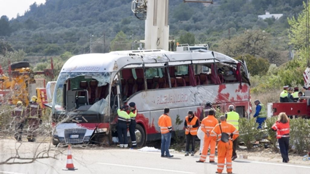 Busunglück in Spanien: Zwei Deutsche unter den Toten