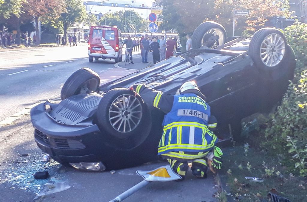 Bei dem Unfall in Sindelfingen wurden drei Personen verletzt.