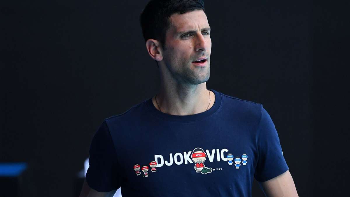  Im Zusammenhang mit seiner umstrittenen Einreise in Australien hat Novak Djokovic zwei Vorwürfe zugegeben. Unter anderem räumte der Tennis-Star ein, sich trotz eines positiven Corona-Tests mit einem Journalisten getroffen zu haben. 