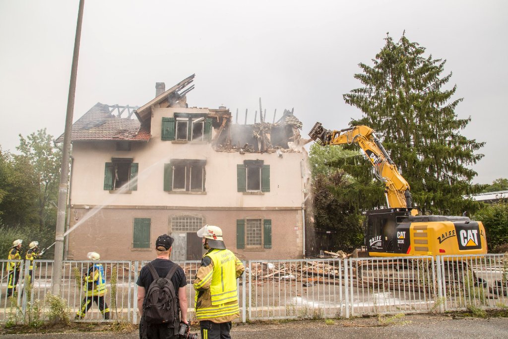 Das geplante Flüchtlingsheim in Unterweissach im Rems-Murr-Kreis wird nach dem Brand abgerissen.