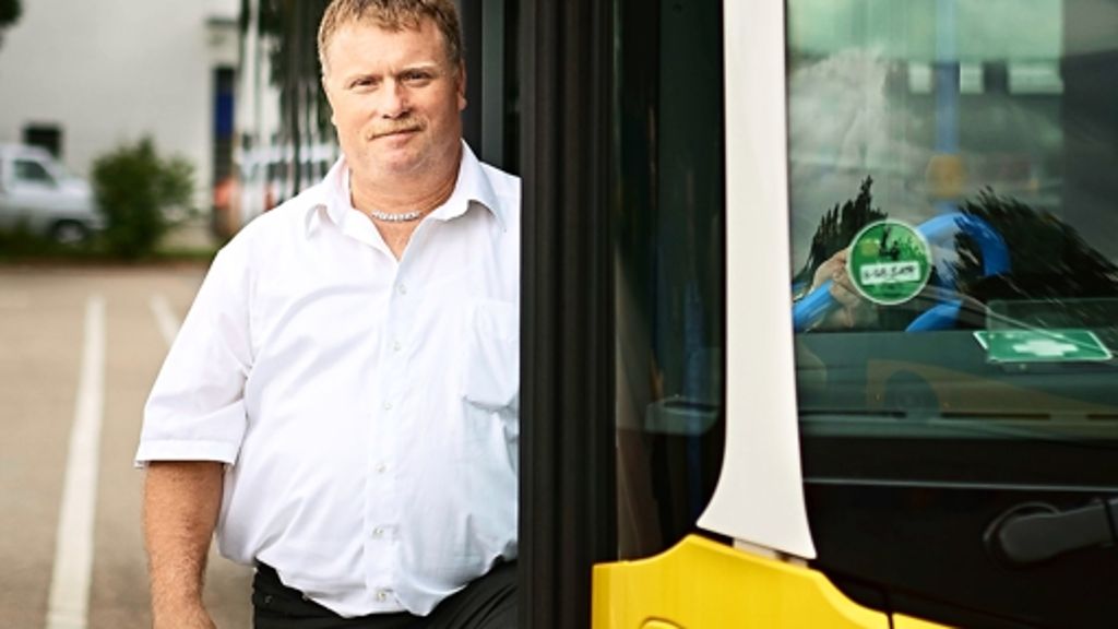  Steffen Fischer ist Stuttgarts Busfahrer des Jahres, dabei übt er den Beruf erst seit vier Jahren aus. Seine Leidenschaft begann vor Jahren in seiner Heimatstadt Korntal – auf der Linie 90. 